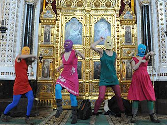 "Панк-молебен" Pussy Riot в Храме Христа Спасителя. Фото ИТАР-ТАСС, Митя Алешковский